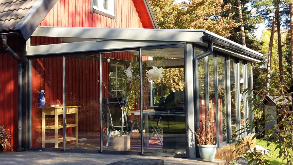 Bild på uterum som Björklinge Glas installerade och byggde upp utanför Uppsala