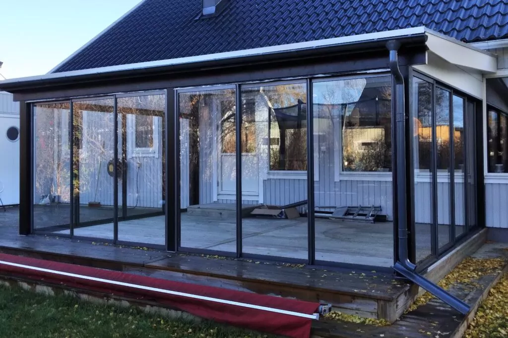 Glasmästeri Uppsala har byggt detta uterum åt nöjd kund